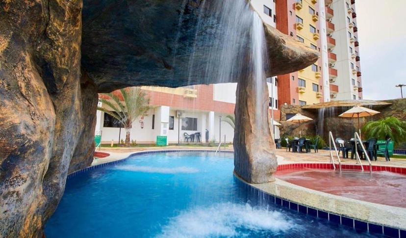 Golden Dolphin Supreme Apartment *